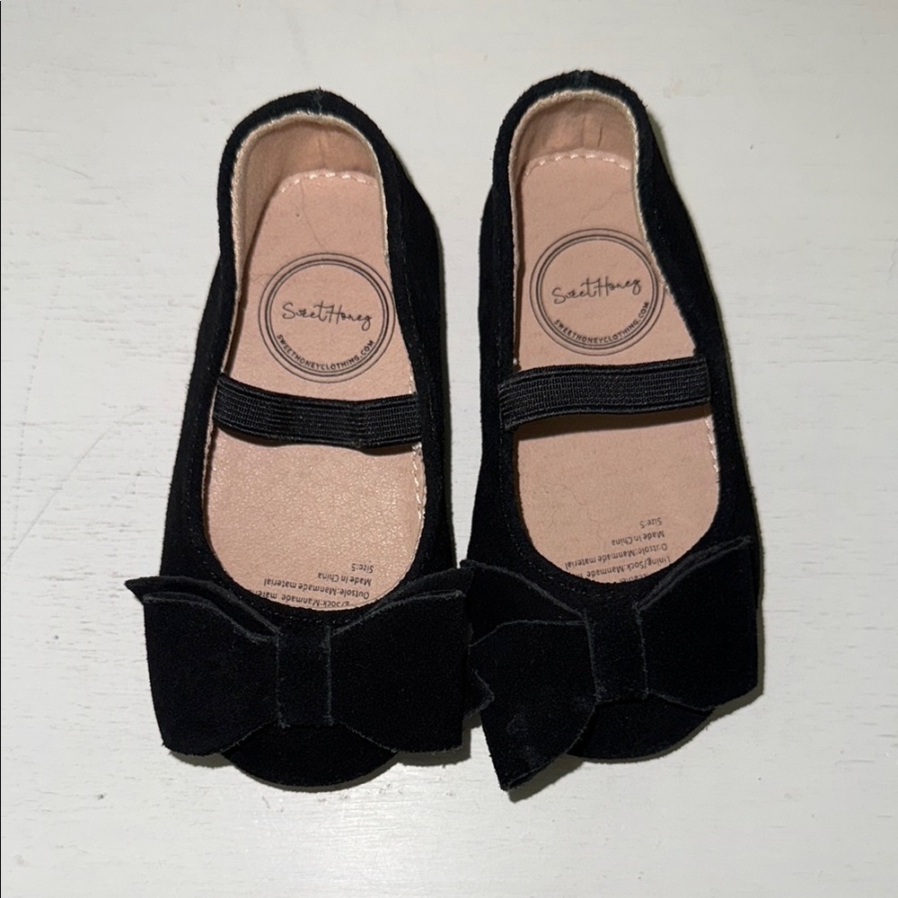 Black ballet flat dress shoes with bow